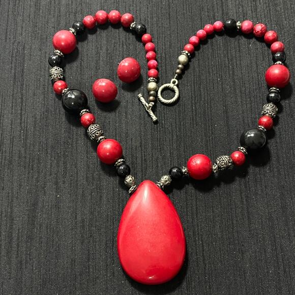 Red Howlite Stone Statement Necklace Red Silver Black 18 inches - Picture 2 of 3
